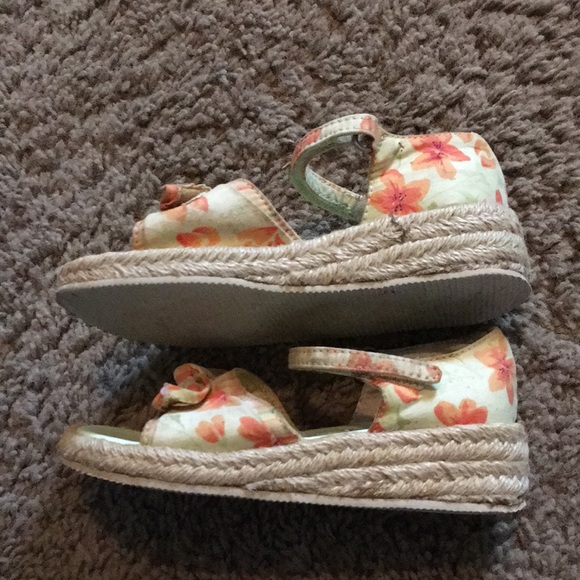 Gymboree “ Wildflower Fields” sandals Sz 8 - Picture 6 of 9